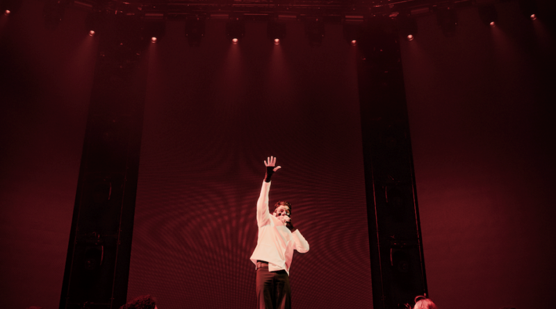 Álvaro Díaz inicia su ambiciosa gira “Omakase” en Chile con un soul out en el Movistar Arena Álvaro Díaz inicia su ambiciosa gira “Omakase” en Chile con un soul out en el Movistar Arena